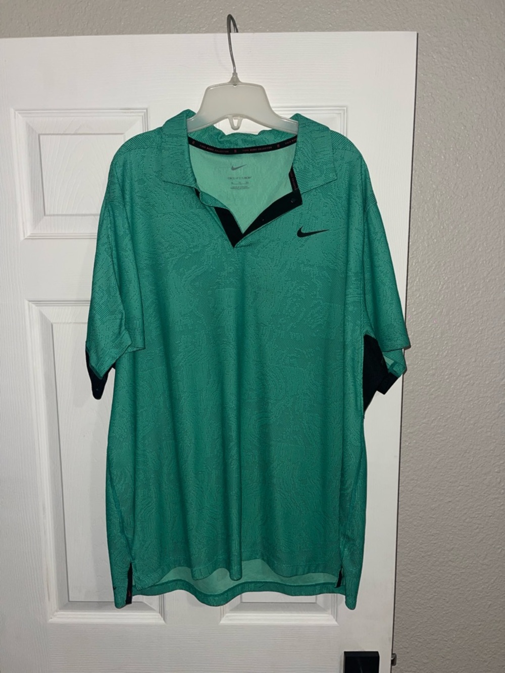 Nike Men’s Teal Green Short-Sleeve Polo with Black Accents